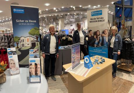 Gerald Alexander, Iris Lüder und Ann-Cathrin Necker-Püschel von der AS Neumünster